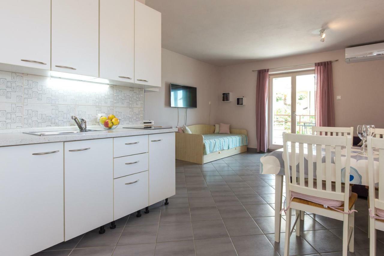 Apartments Marta Krk Town Luaran gambar