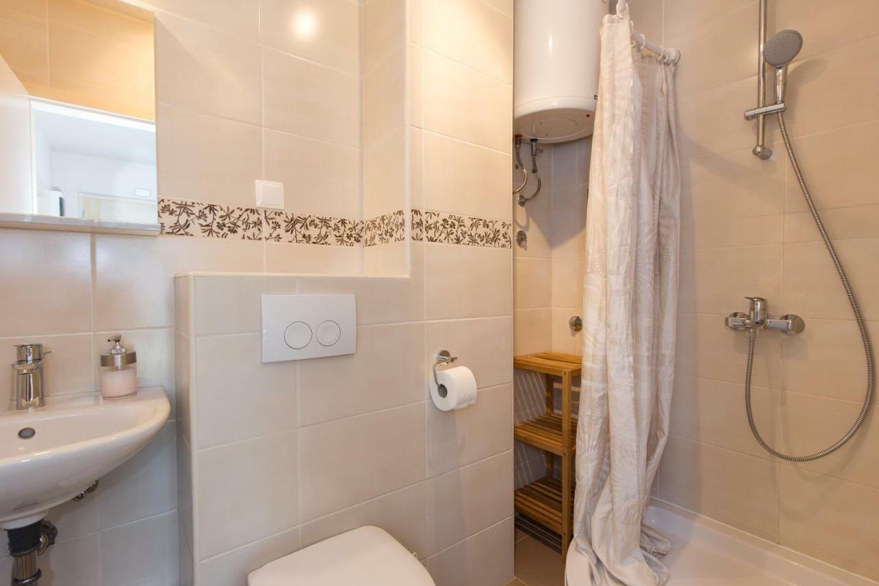 Apartments Marta Krk Town Luaran gambar