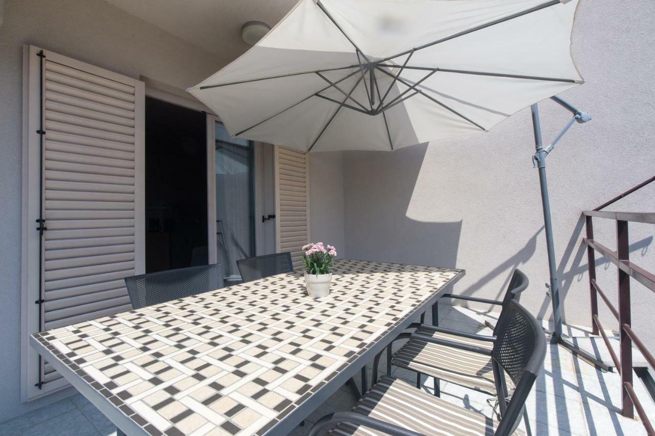 Apartments Marta Krk Town Luaran gambar