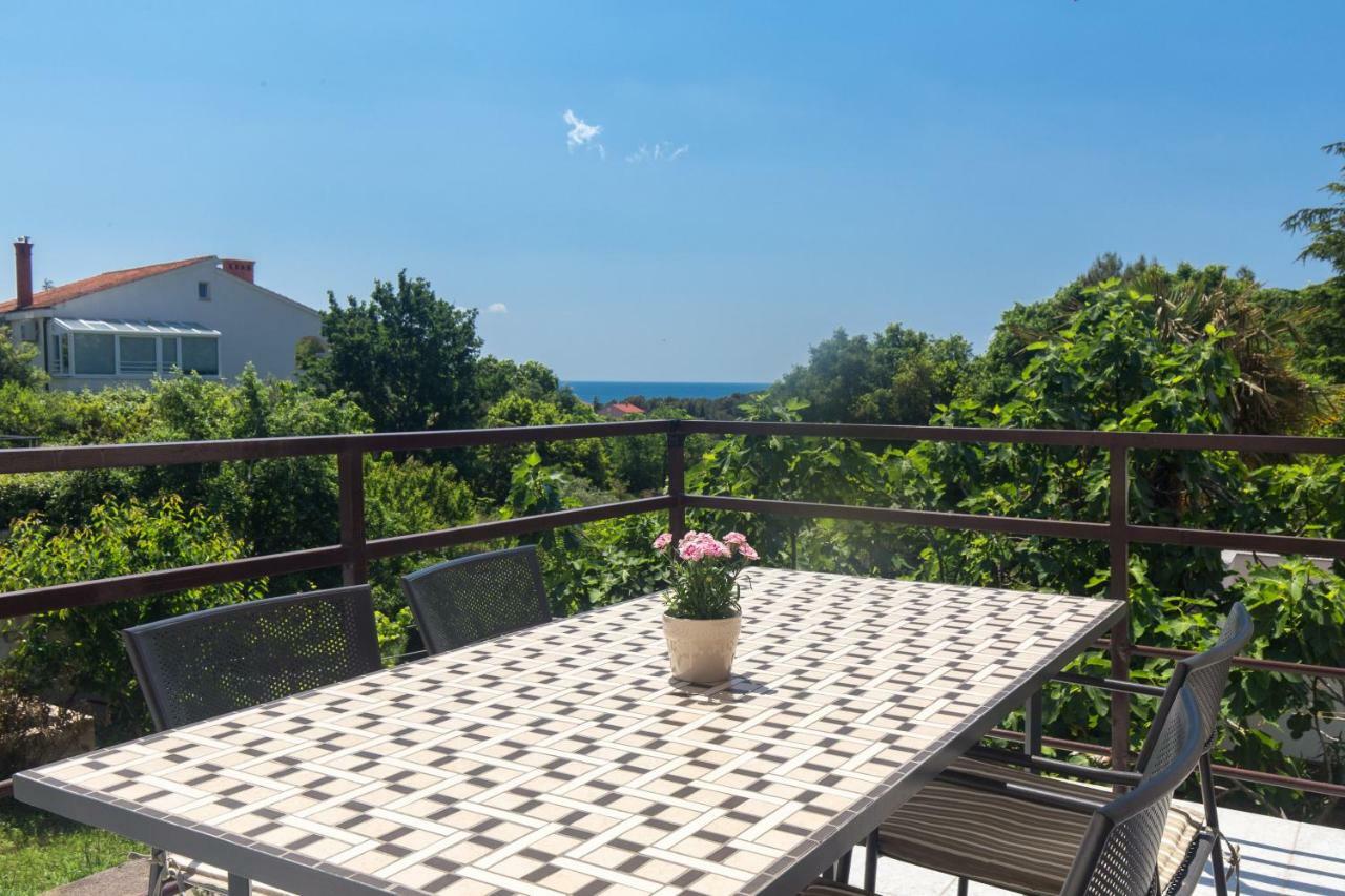 Apartments Marta Krk Town Luaran gambar